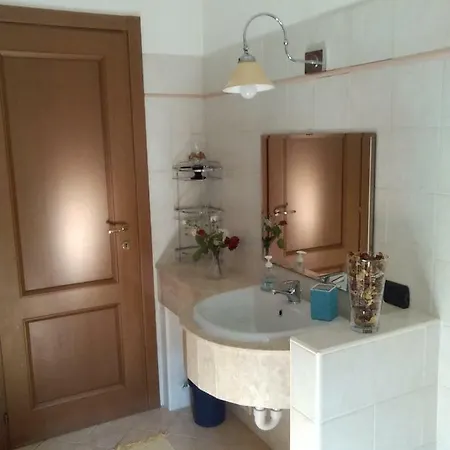 Crotto Bedroom * Argegno